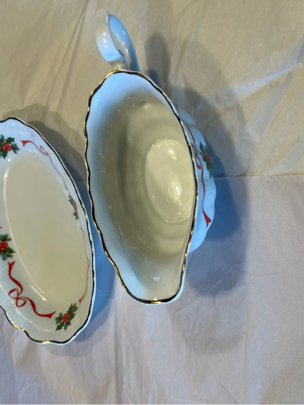Walbrzych Holiday Gravy Boat set with Holly & Red Ribbon